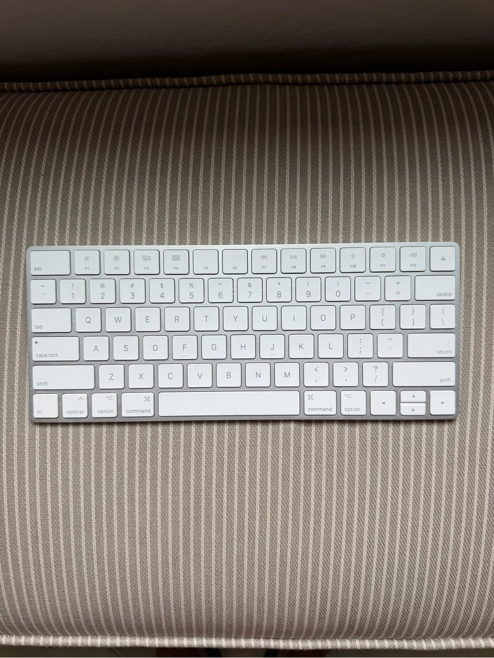 Apple White Compact Keyboard with White Magic Mouse